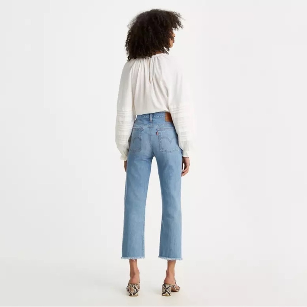 Levi's Wedgie Cropped Fray Hem Distressed High Waist Button Fly Blue Jeans 27 - Picture 3 of 9